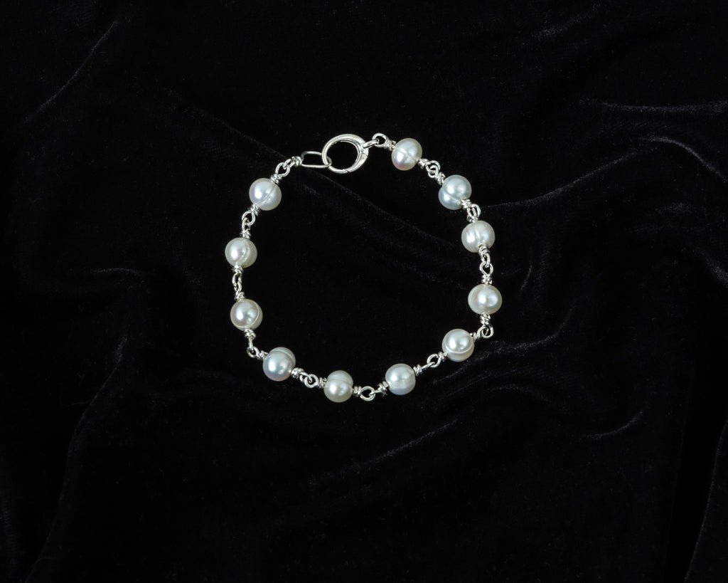 The pearl bracelet