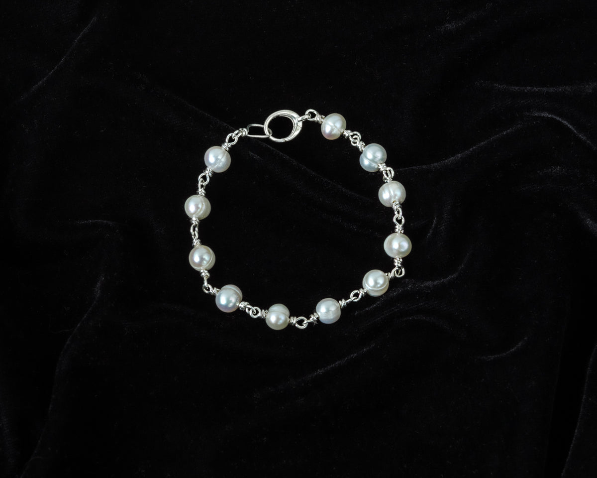 The pearl bracelet